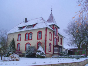 Гостиница Lovely Farmhouse in Friedrichsfeld with Garden  Трендельбург